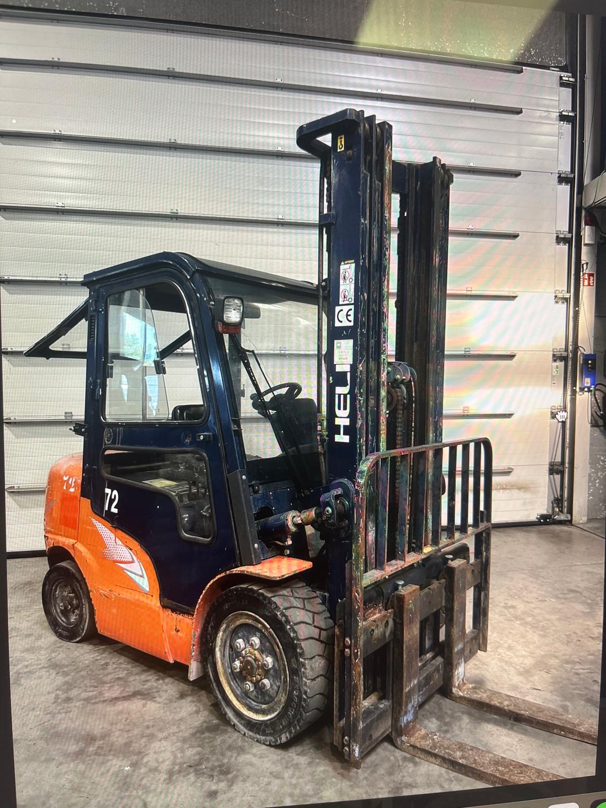 Chariot élévateur HELI CPCD35 d’occasion, vue arrière